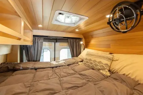 Jonathan's Vanlife Elya 
