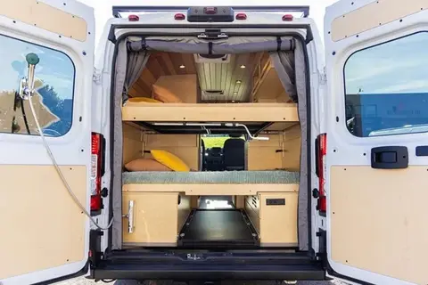 Jonathan's Vanlife Elya 