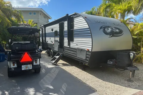 2022 32ft Cherokee Grey Wolf