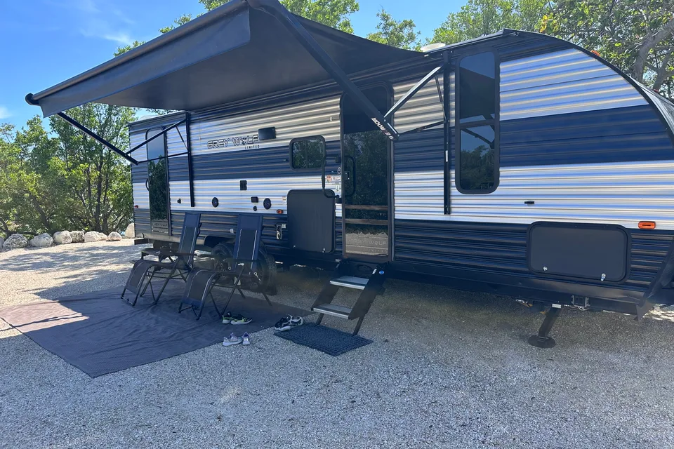 2022 32ft Cherokee Grey Wolf