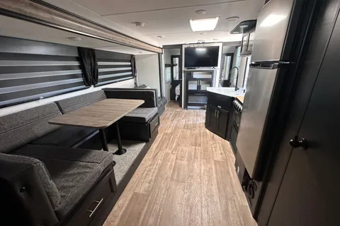 2022 32ft Cherokee Grey Wolf