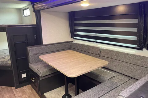 2022 32ft Cherokee Grey Wolf