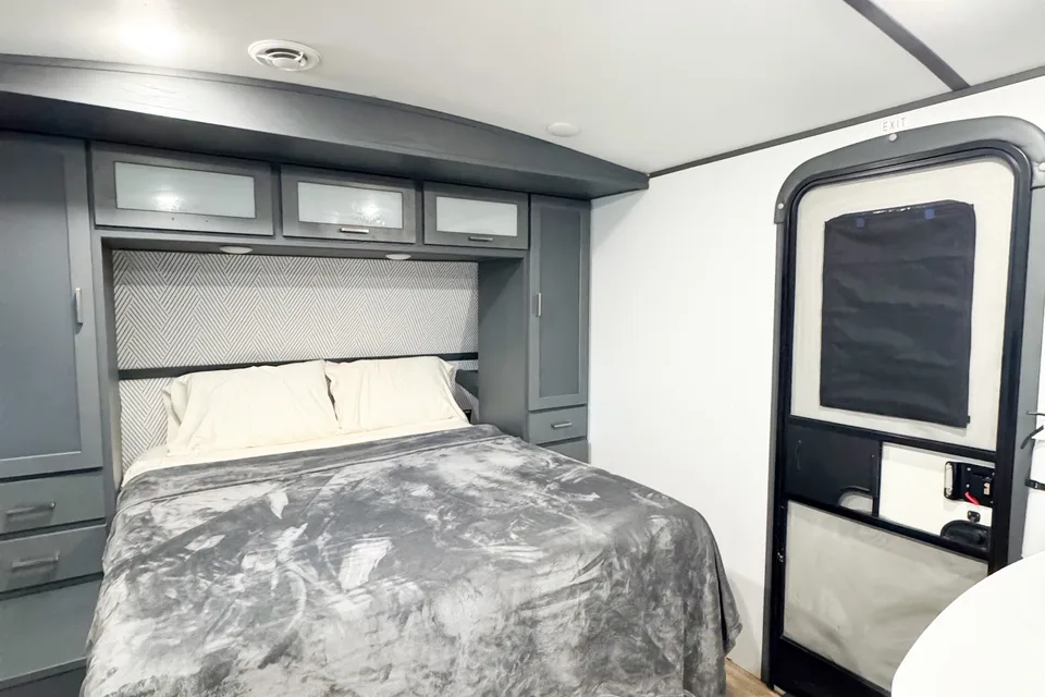 Taylor's Keystone Premier 19FBPR Travel Trailer