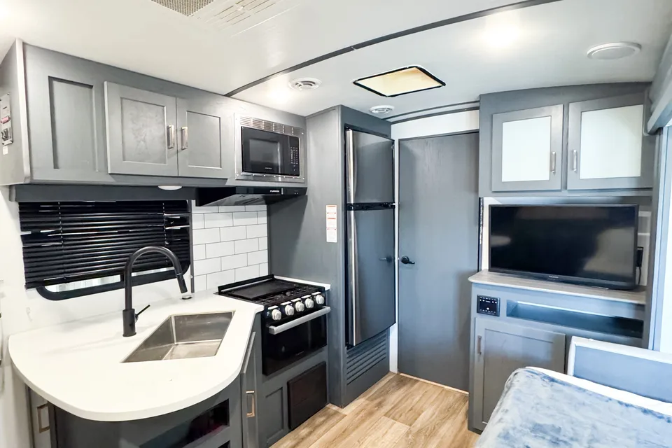 Taylor's Keystone Premier 19FBPR Travel Trailer