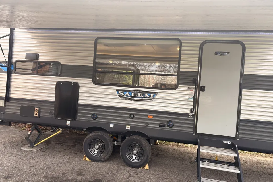 Forest River salem Travel Trailer 32”