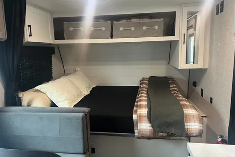 MAK RV Rentals Jayco Jay Flight six 175 bhw Baja edition Travel Trailer