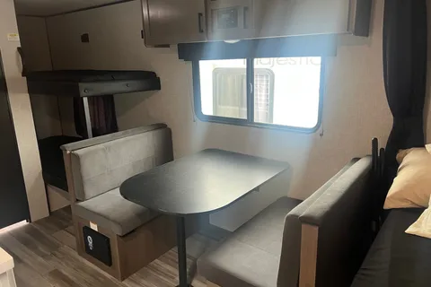 MAK RV Rentals Jayco Jay Flight six 175 bhw Baja edition Travel Trailer