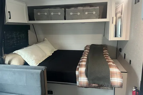 MAK RV Rentals Jayco Jay Flight six 175 bhw Baja edition Travel Trailer