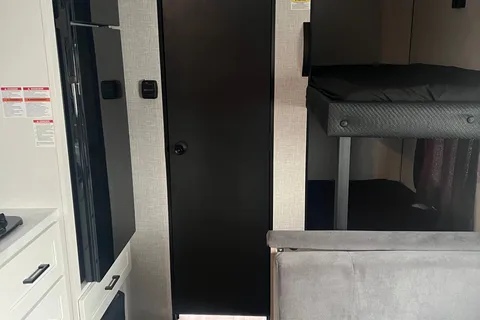 MAK RV Rentals Jayco Jay Flight six 175 bhw Baja edition Travel Trailer