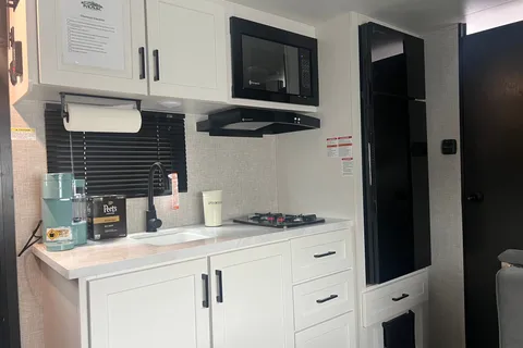 MAK RV Rentals Jayco Jay Flight six 175 bhw Baja edition Travel Trailer