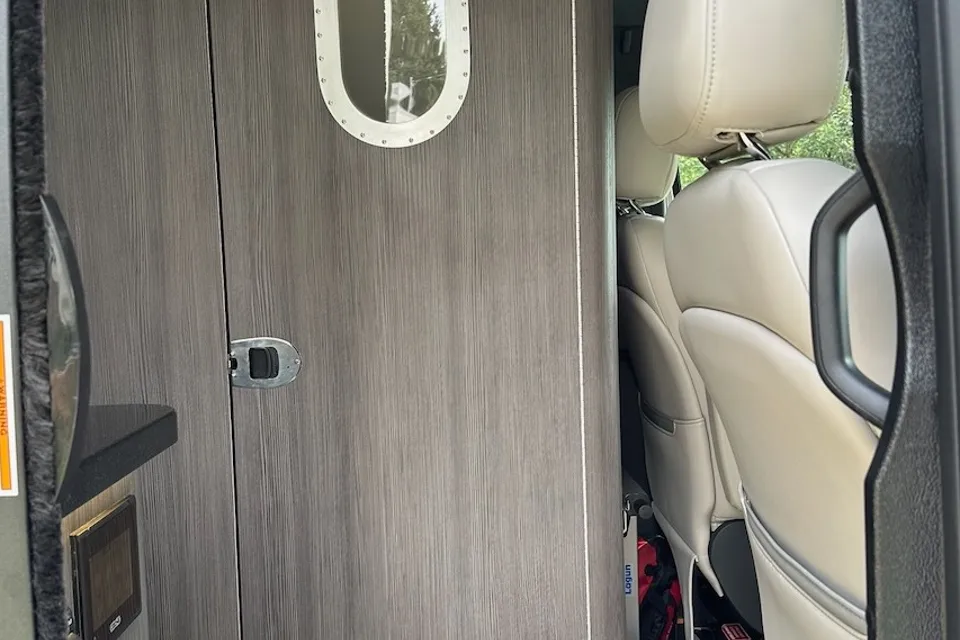 Luxury Airstream Interstate 19 4x4 Class B