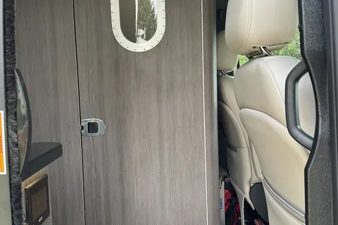 Luxury Airstream Interstate 19 4x4 Class B