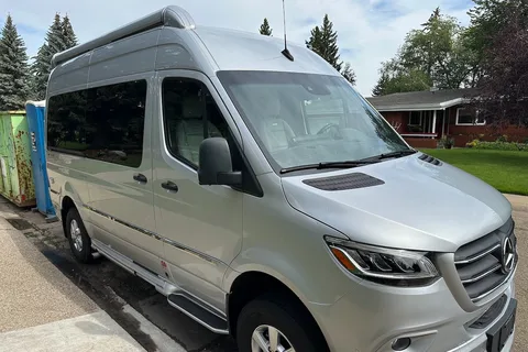 Luxury Airstream Interstate 19 4x4 Class B