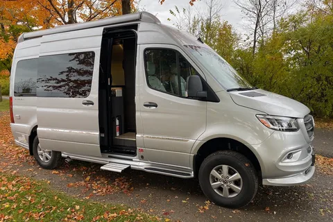 Luxury Airstream Interstate 19 4x4 Class B