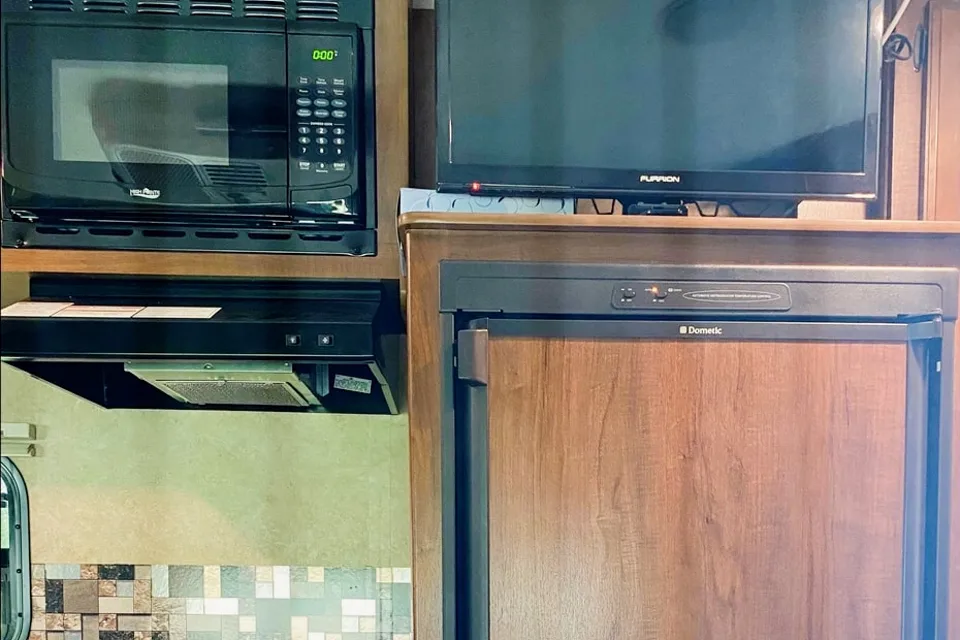 Mike and Laura’s Jayco 19 XUD Hybrid