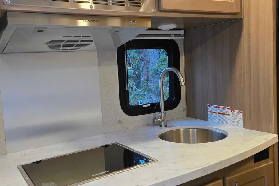 Your goldilocks RV, perfect for any experience! 2022 Alp Adventurer 23'