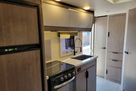 ROBERT's Lance 1995 Travel Trailer