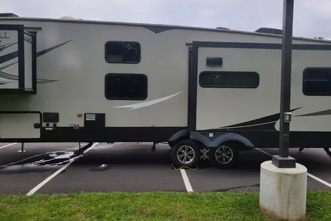 WHY CAMP, WHEN YOU CAN GLAMP?!