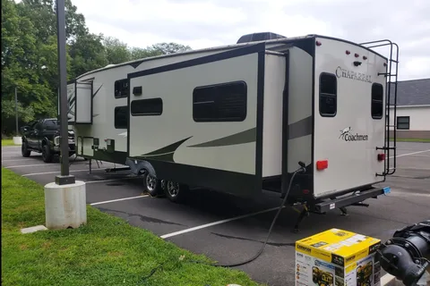 WHY CAMP, WHEN YOU CAN GLAMP?!
