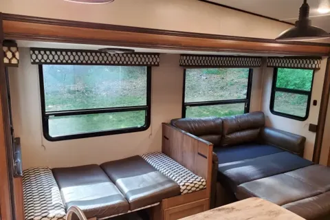 WHY CAMP, WHEN YOU CAN GLAMP?!