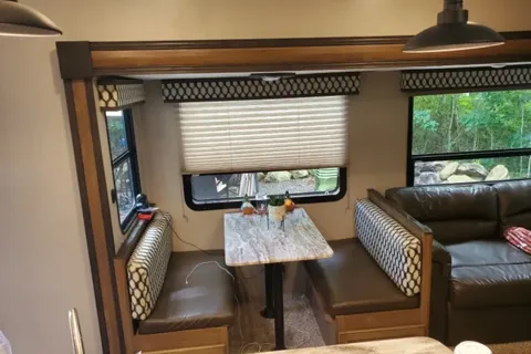 WHY CAMP, WHEN YOU CAN GLAMP?!