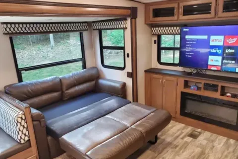 WHY CAMP, WHEN YOU CAN GLAMP?!