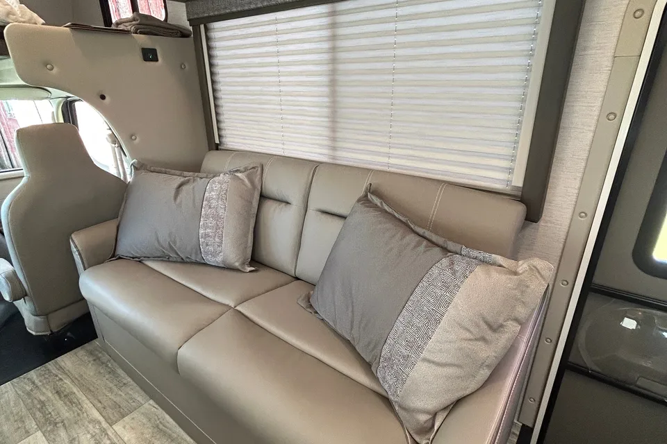 Brand New 2025 Gulf Stream 30ft. with free private shuttle - Belinda
