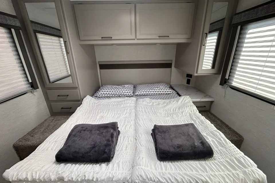 Brand New 2025 Gulf Stream 30ft. with free private shuttle - Belinda