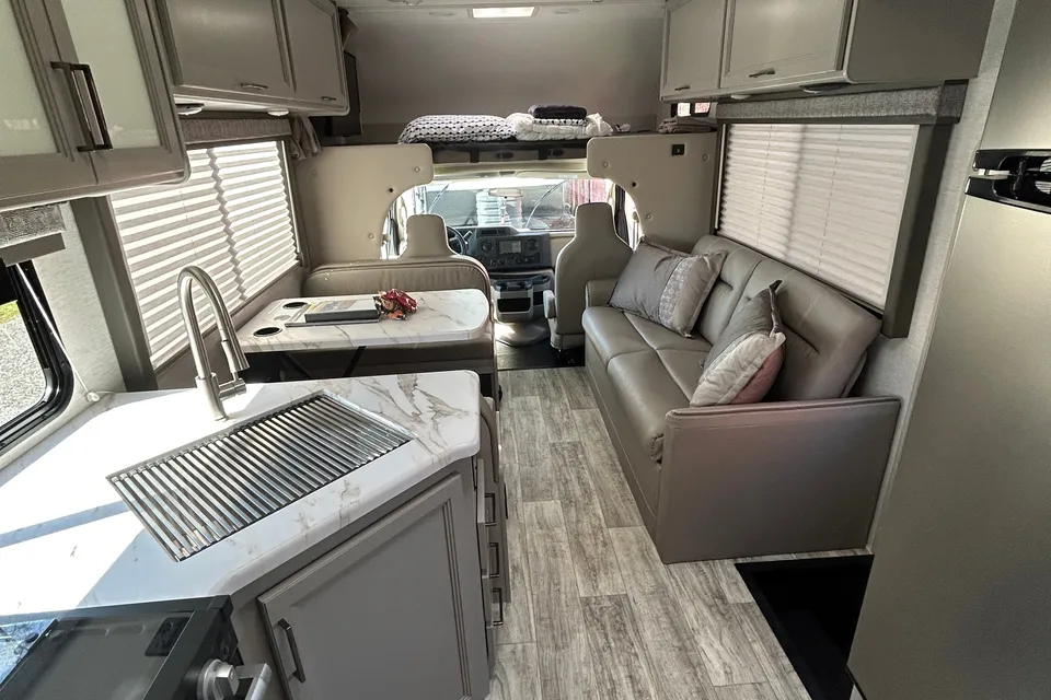 Brand New 2025 Gulf Stream 30ft. with free private shuttle - Belinda