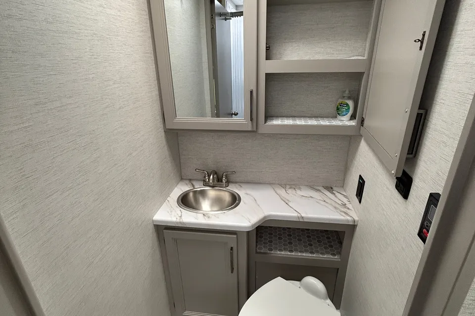 Brand New 2025 Gulf Stream 30ft. with free private shuttle - Belinda