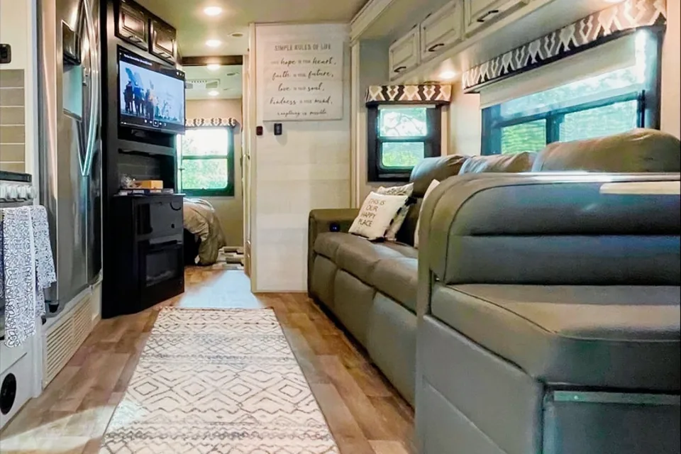 ✨Disney Enchanted Coach 36ft Jayco (Stationary only)✨