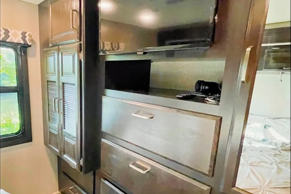 ✨Disney Enchanted Coach 36ft Jayco (Stationary only)✨