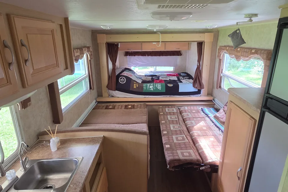 Miles's 26' Lightweight Quad Bunk Aerolite