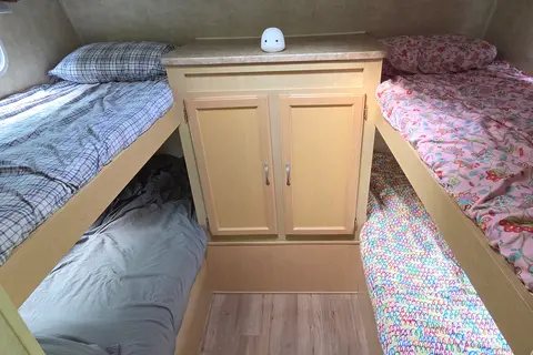 Miles's 26' Lightweight Quad Bunk Aerolite