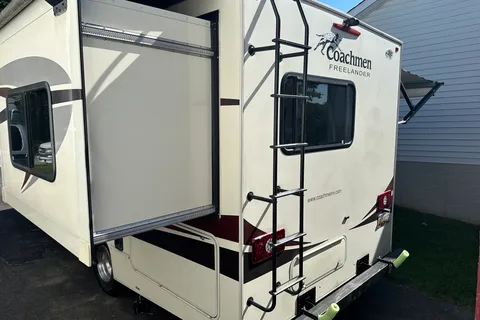 Pet Friendly Coachmen Freelander 21 RS