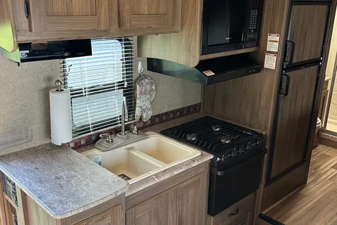 Pet Friendly Coachmen Freelander 21 RS