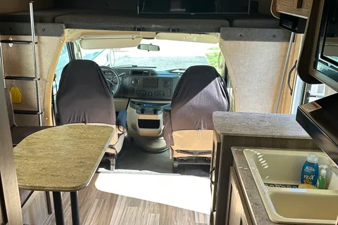 Pet Friendly Coachmen Freelander 21 RS
