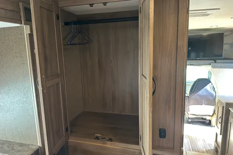 Pet Friendly Coachmen Freelander 21 RS