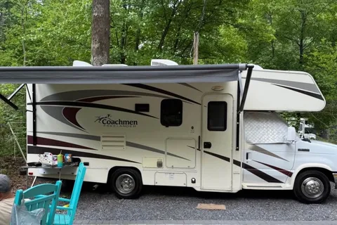 Pet Friendly Coachmen Freelander 21 RS