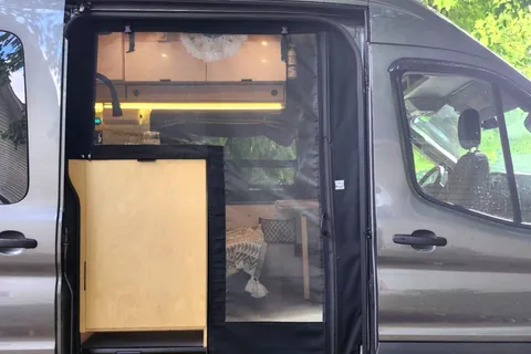 Inspira Van (Ford Transit 250, 4x4, 4 saisons)
