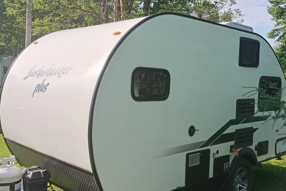 Jonathan's Braxton Creek Bushwacker plus 17 fd Travel Trailer