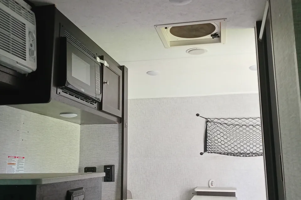 Jonathan's Braxton Creek Bushwacker plus 17 fd Travel Trailer