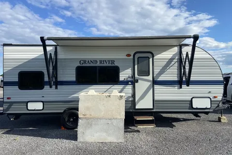Grand River Getaway — Off-Grid, Online, Sleeps 8