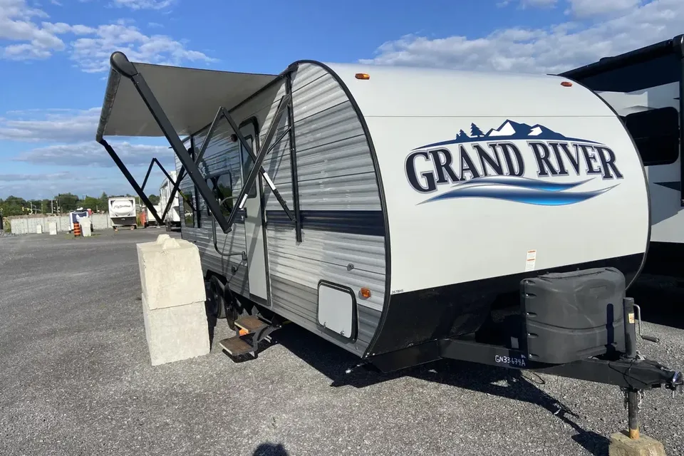 Grand River Getaway — Off-Grid, Online, Sleeps 8