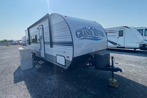 Grand River Family Trailer, Off-Grid Power & Starlink Available, Sleeps 6