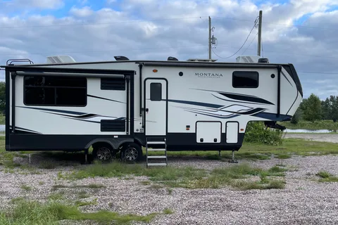 Ron's Keystone Montana High Country 281CK Fifth Wheel