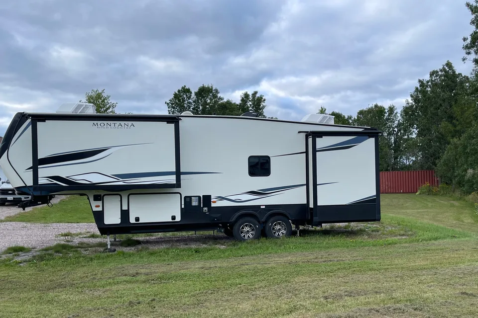 Ron's Keystone Montana High Country 281CK Fifth Wheel