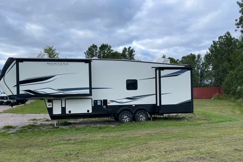 Ron's Keystone Montana High Country 281CK Fifth Wheel