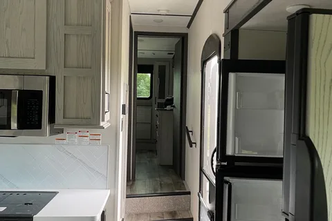 Ron's Keystone Montana High Country 281CK Fifth Wheel