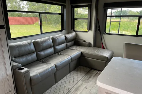 Ron's Keystone Montana High Country 281CK Fifth Wheel